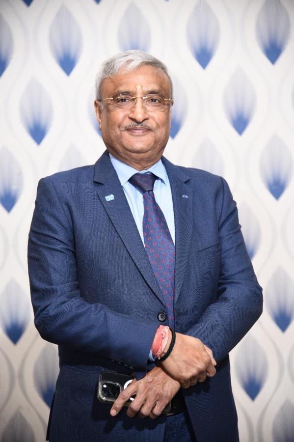 Who are the incoming Rotary International Directors for 2027–29 representing Zones 4 and 5... - image 2